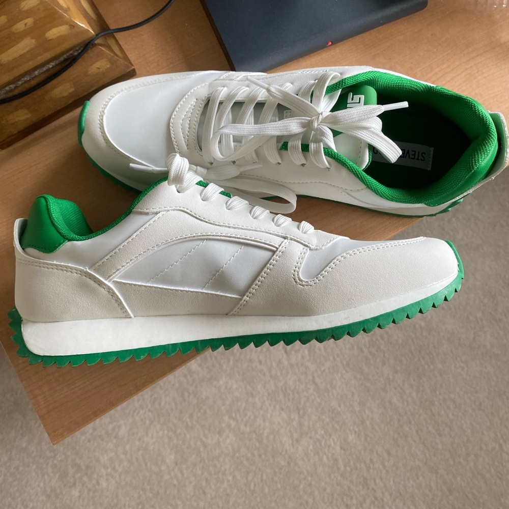 *STEVE MADDEN* OG SM Sneakers, White & Dark Green, Size 9 Womens